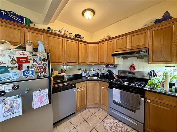 5th image of 15 Bonair St #A