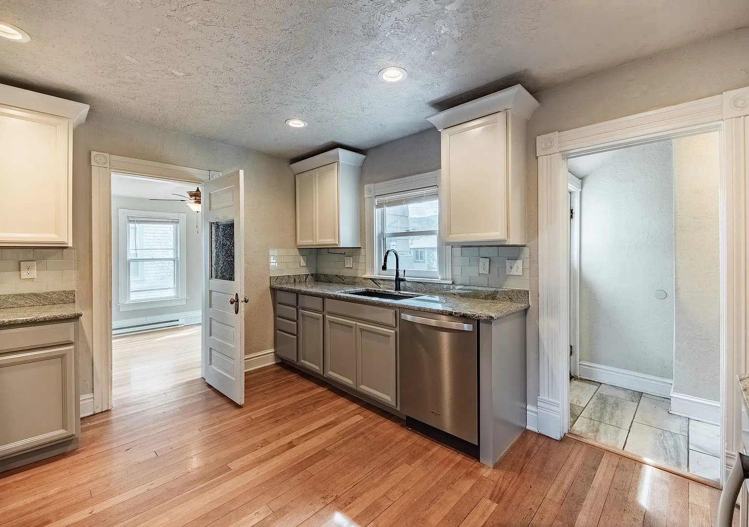 Westside Charmer! 4BR Historic Home + 2-Car Garage | $1,100 Move-In Credit — Photo 4