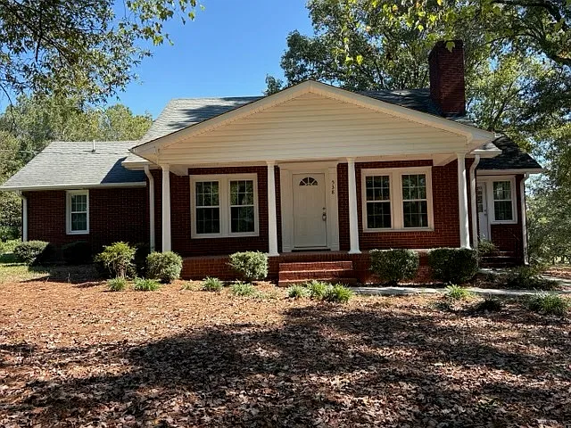 3 bed, 2.0 bath, 2259 sqft, $2,000 — Photo 1