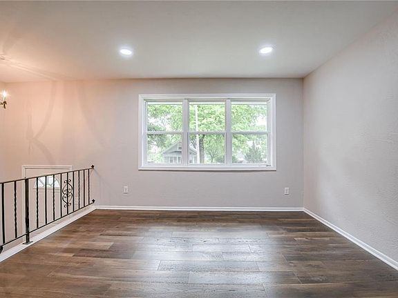 4th image of 1506 S Ash Ave