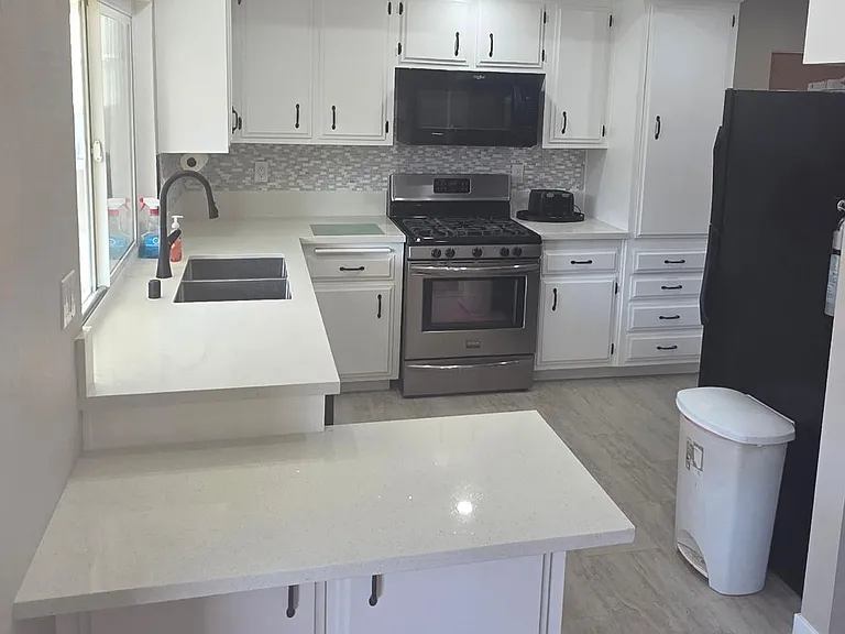 2208 El Grande St — Photo 7