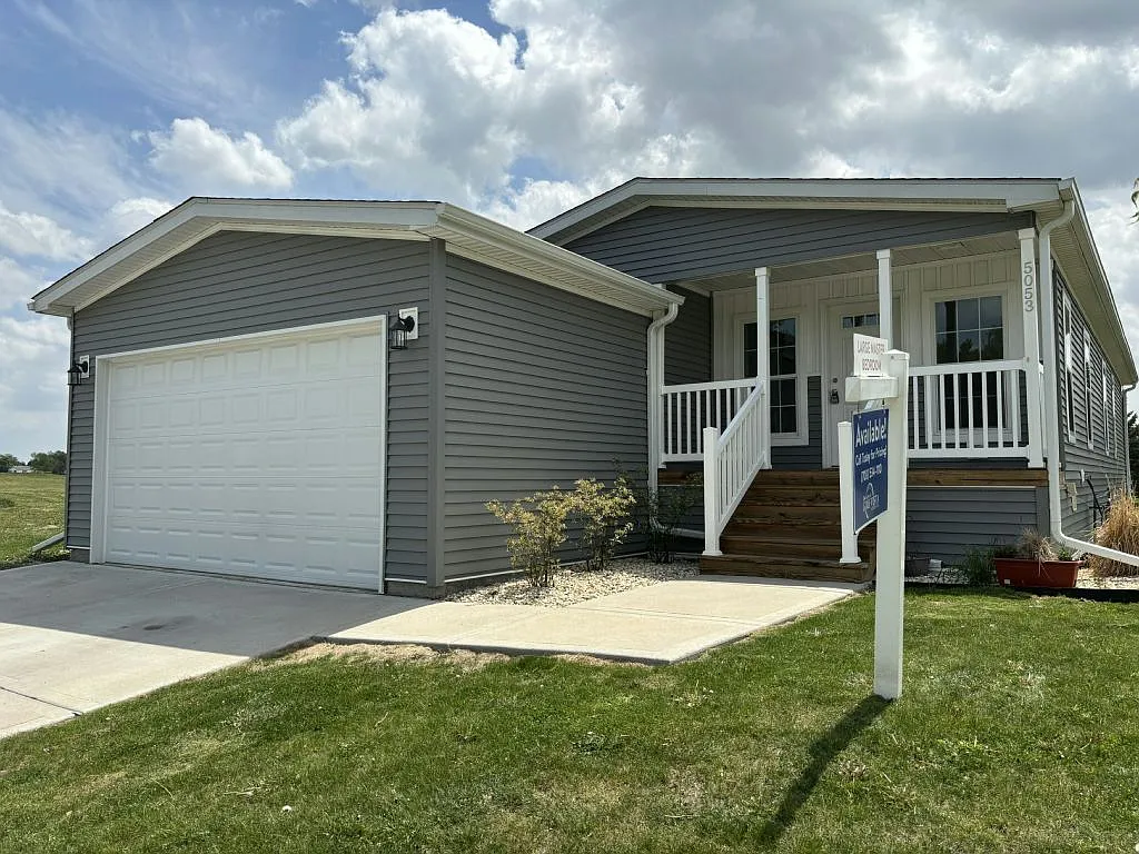 5053 Sawgrass Dr photo 1