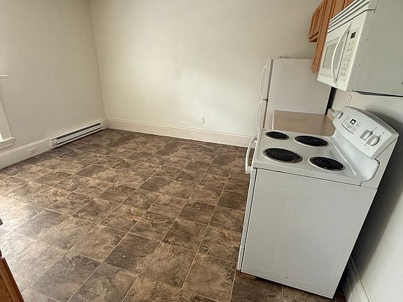 5th image of 643 Hawthorne St NE APT 2