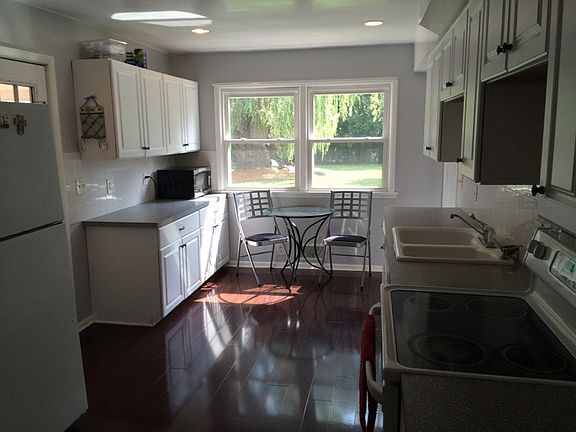 4th image of 946 Parkhurst Ave NW
