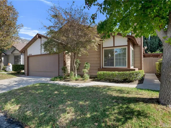 13936 Olive Grove Ln, Sylmar, CA 91342
