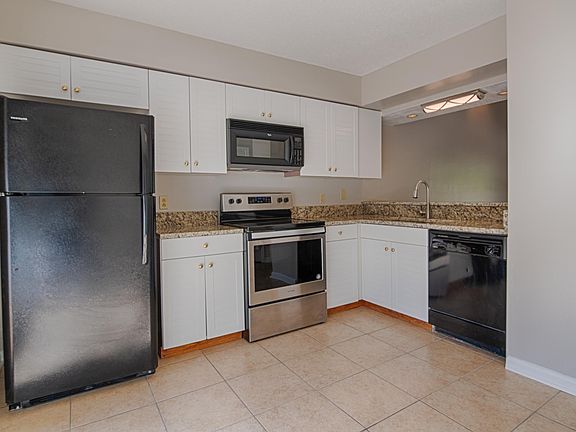 2nd image of 10514 N Oak Hills Pkwy APT B