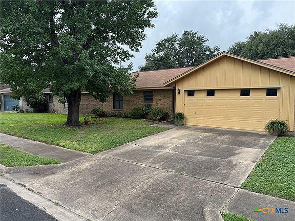 3rd image of 202 Vanessa Ln