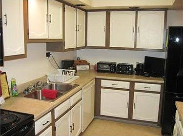 4th image of 3220 Davison Ave