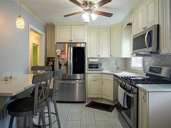 3rd image of 715 Beck St
