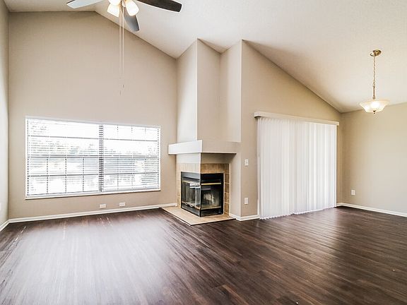5th image of 262 Lakebreeze Cir