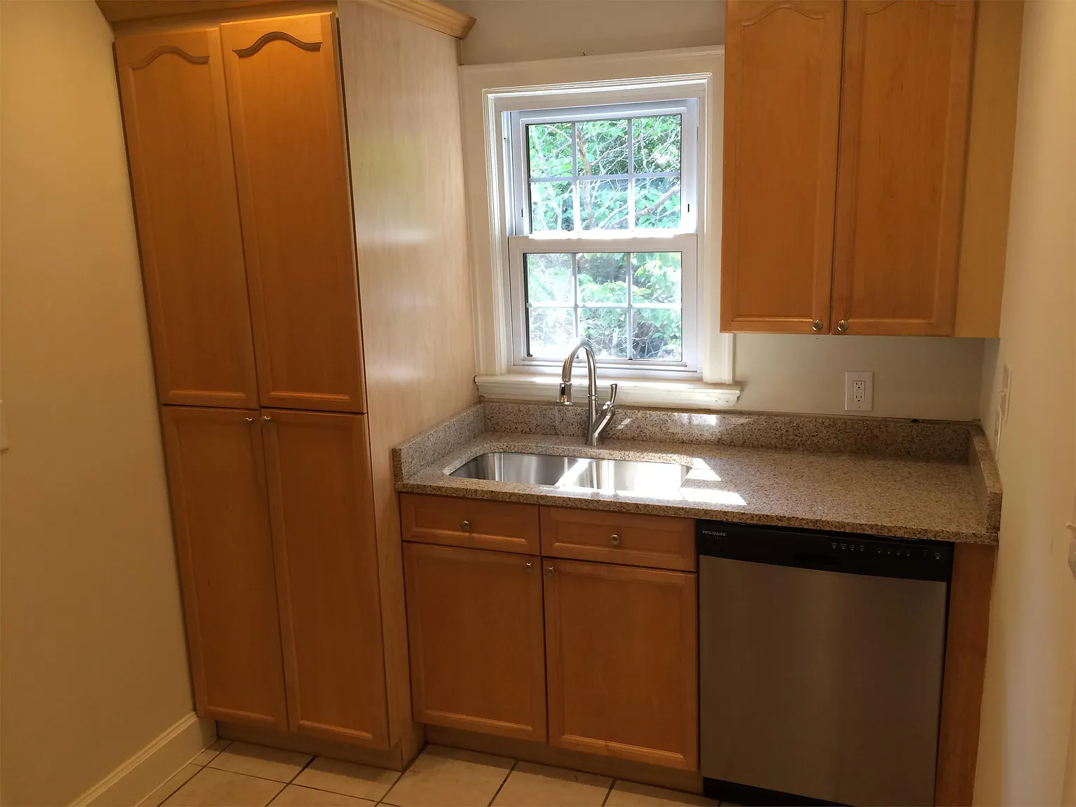 2627 Selwyn Ave #4 - 4 — Photo 3