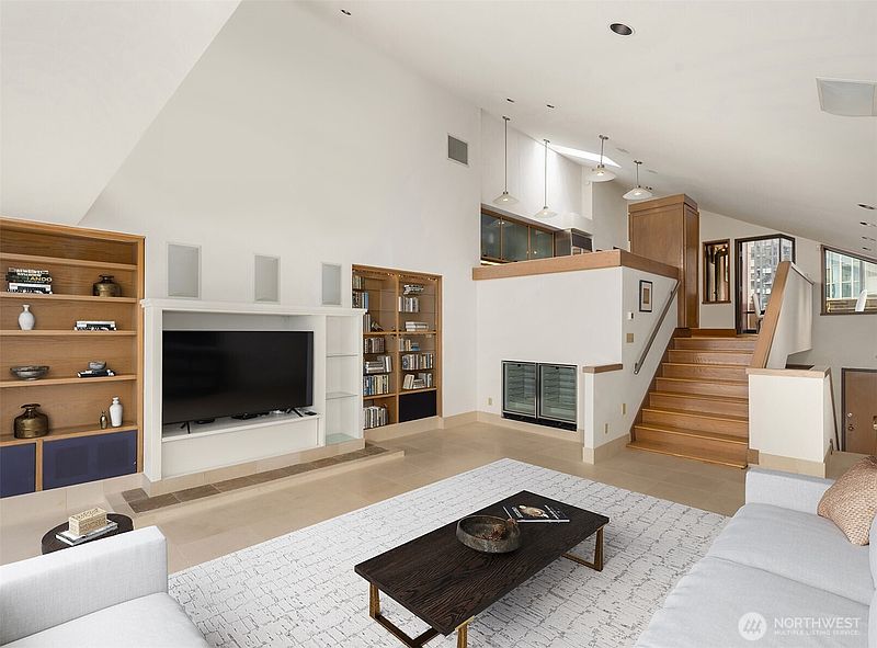 4th image of 2021 1st Avenue #F20