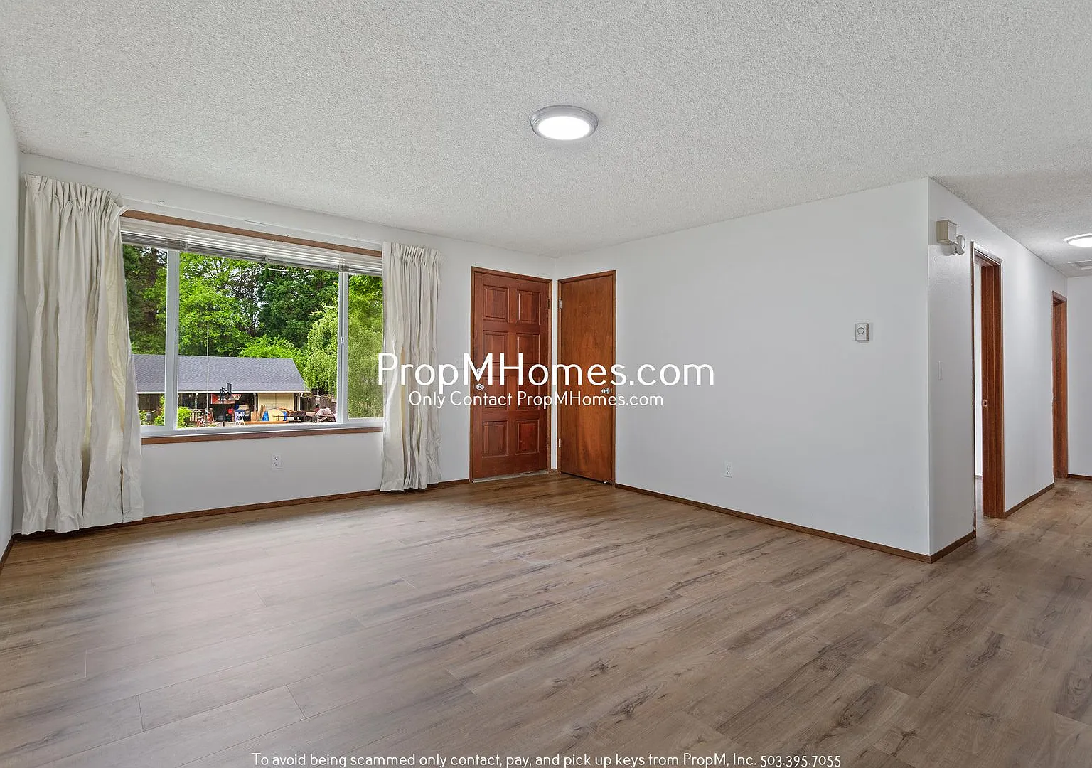 Updated 3 Bedroom Home in Aloha - Large Fenced Yard! — Photo 2