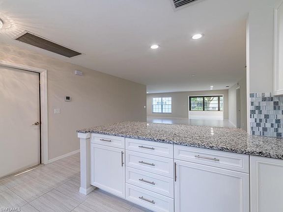 4th image of 1239 Hazeltine Dr