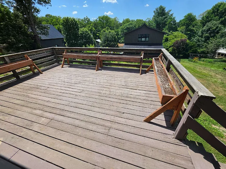 161 Logan Ave — Photo 21