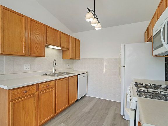 4th image of 1324 N Red Oak Cir Unit 4