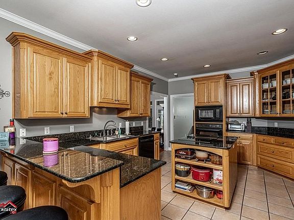 3rd image of 10103 Autumn Oaks Ln