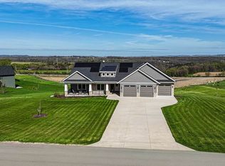 14481 Keegan Ct, Dubuque, IA 52002