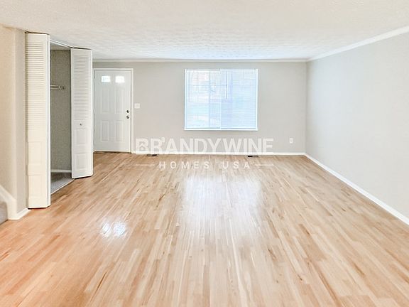 4th image of 493 Village Square Ct