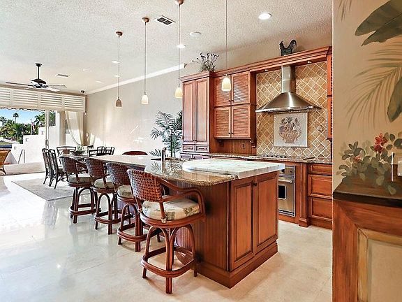 5th image of 926 Pinellas Bayway S