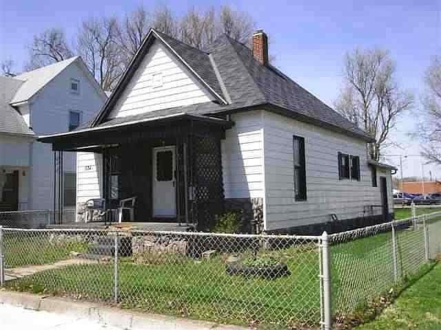 2nd image of 1534 Plum St