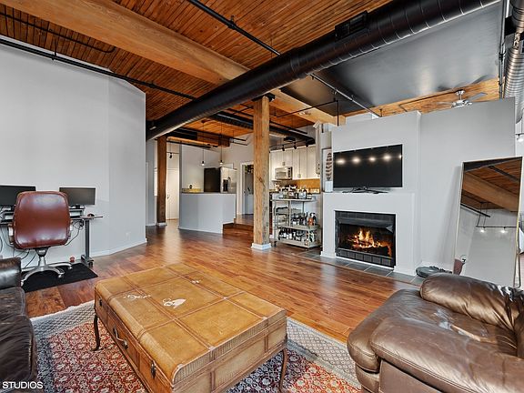 5th image of 1725 W North Ave Suite 206