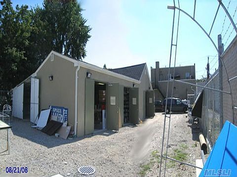 2nd image of 878 Nassau Rd