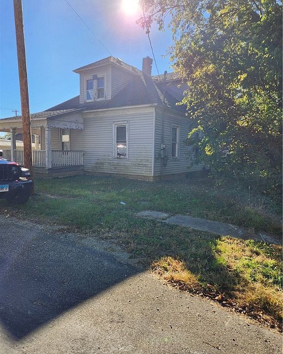 1st image of 328 Van Buren Ave