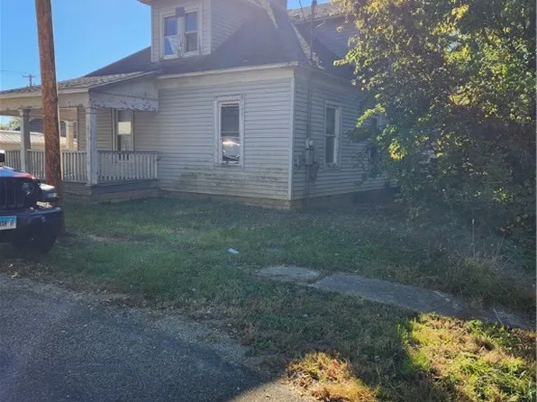 328 Van Buren Ave, Charleston, IL 61920