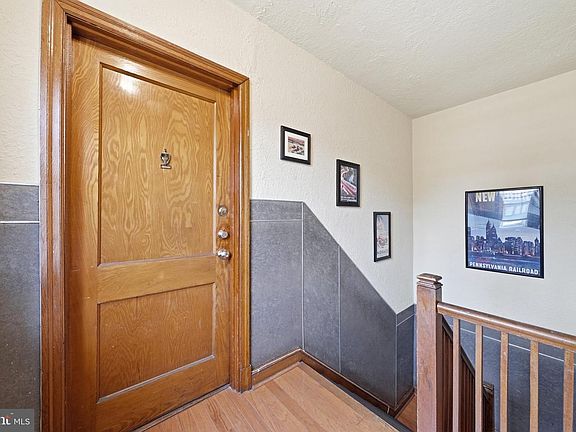 4th image of 713 Hamlin St NE #3