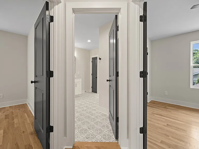 1004 Virginia Ave — Photo 16