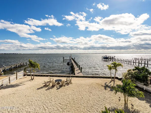 669 Bayview Drive, Toms River, NJ 08753