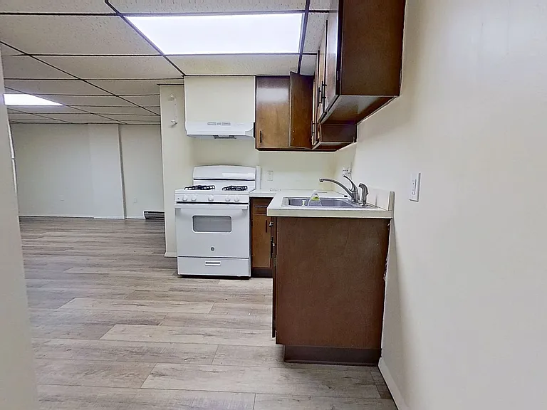 641 W Broadway #2 — Photo 6