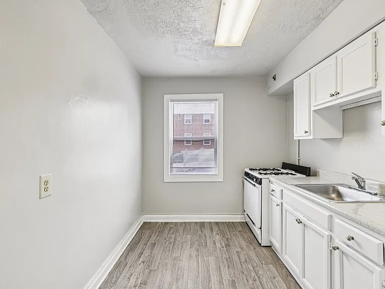 Oaklee Village Apartments — Photo 82