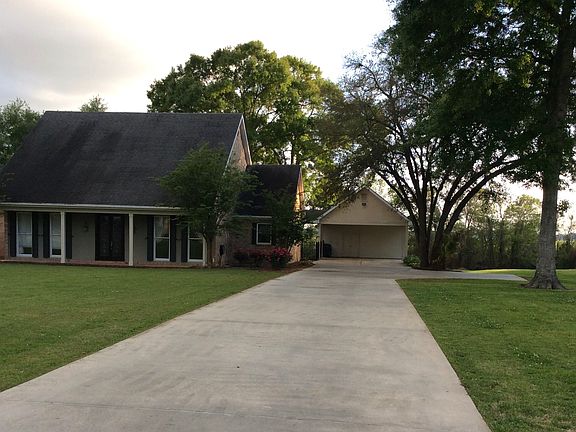 2nd image of 608 Interlaken Dr