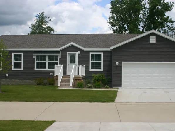 2769 Naples Ct, Lapeer, MI 48446