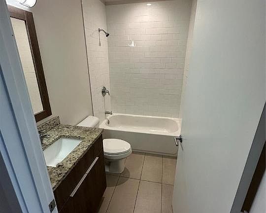 4th image of 517 NE 121st St