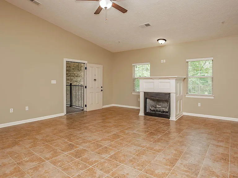 Stonewater Place Apartments — Photo 18