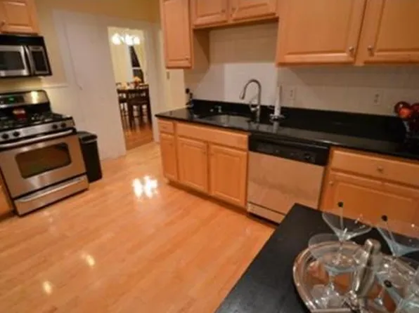 108 Heath St #3, Somerville, MA 02145