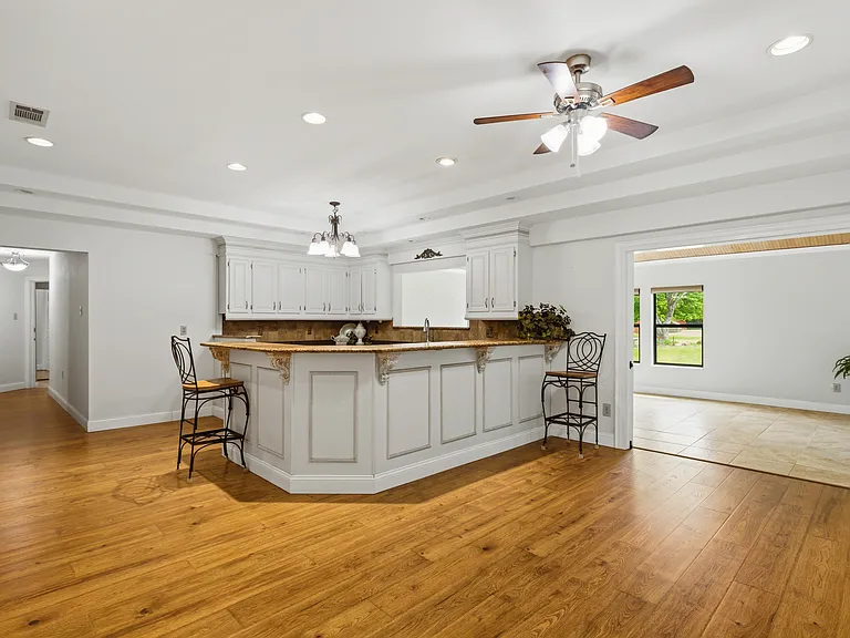 265 E Dove Rd — Photo 11