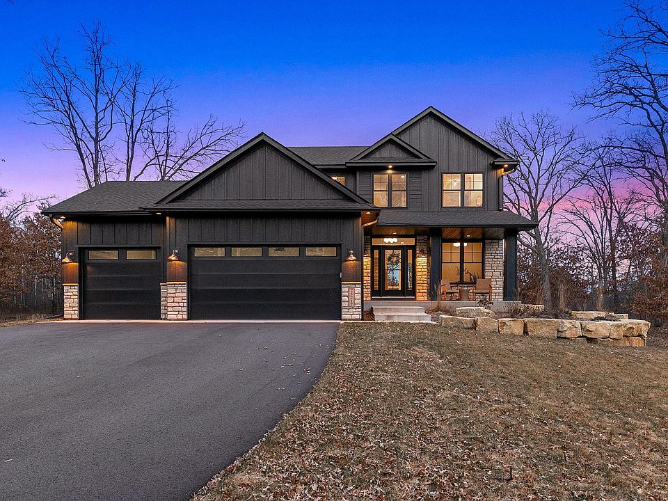 1st image of 25217 Lincoln Dr NE
