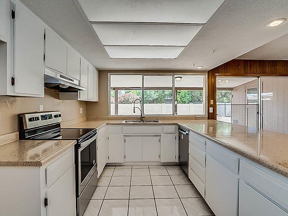 4th image of 3016 W Glenn Dr