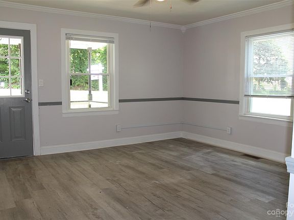 4th image of 312 Burnsville St
