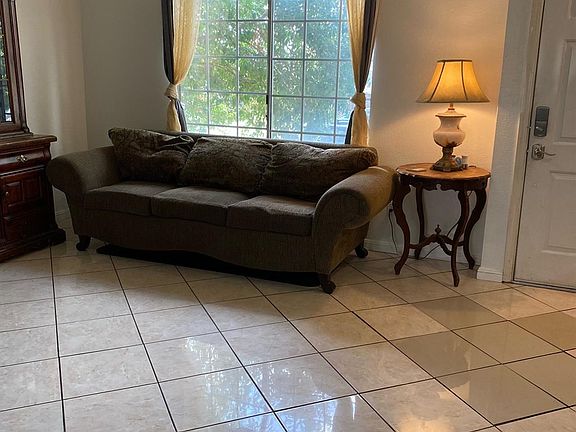 4th image of 938 Shadywood Cir