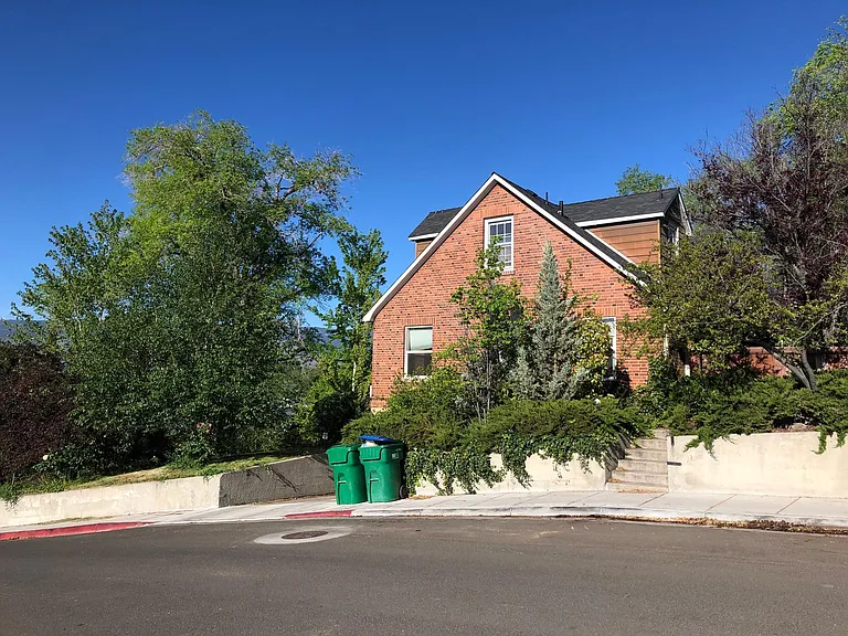 103 Hillside Dr — Photo 2