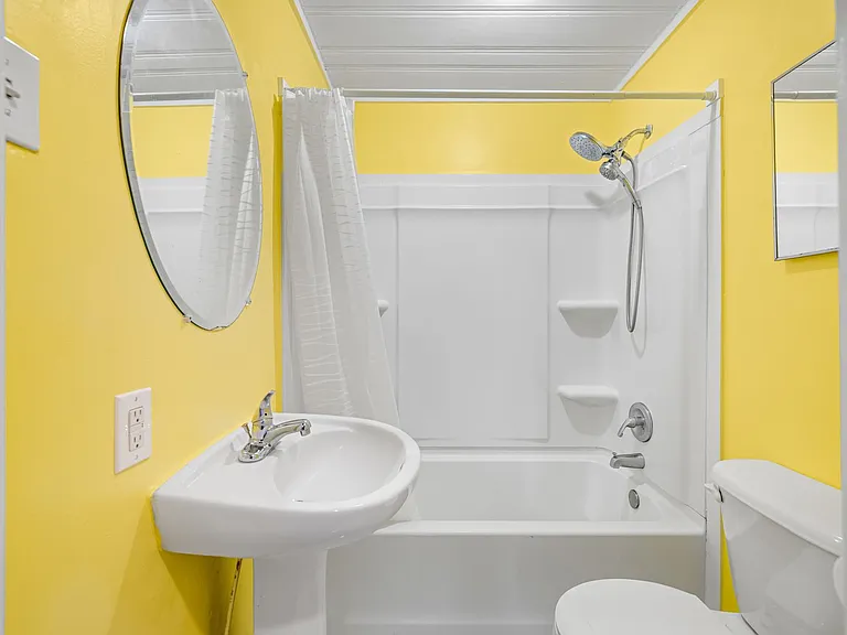 682 E Ocean Rd — Photo 15