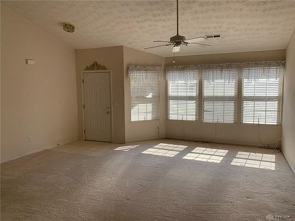 3rd image of 4033 Twin Lakes Cir