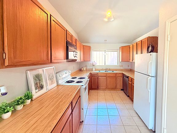 5th image of 1401 Marigold Dr