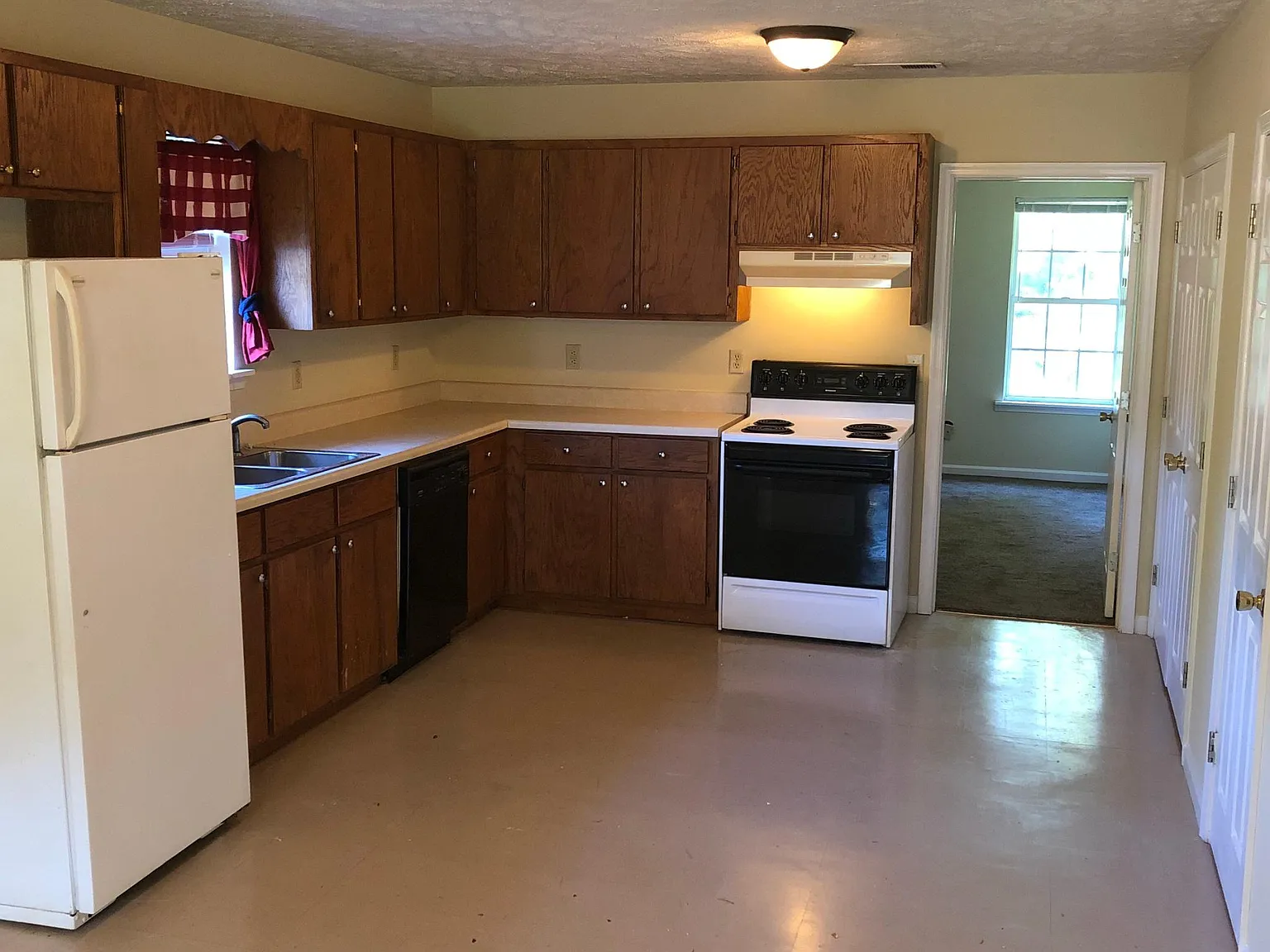 149 Caleb Dr — Photo 2