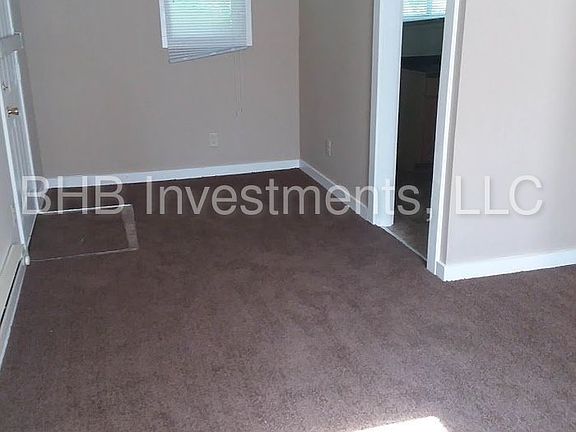 3rd image of 3261 Ralston Ave